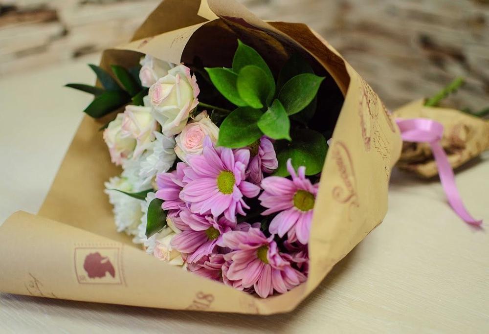 Букет цветов из: Розы и Хризантемы в Поселке дома отдыха Бекасово