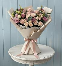 Букет цветов из:  Розы и Лизиантусы в Поселке дома отдыха Бекасово