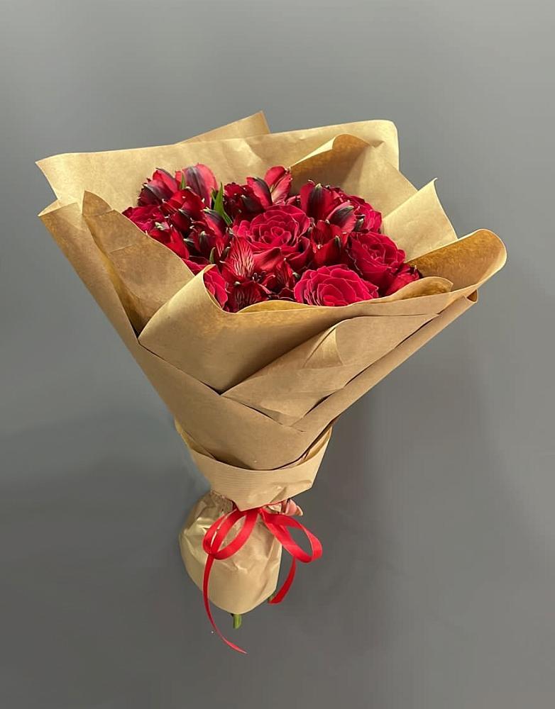 Букет цветов из: Альстромерии и Розы в Поселке дома отдыха Бекасово