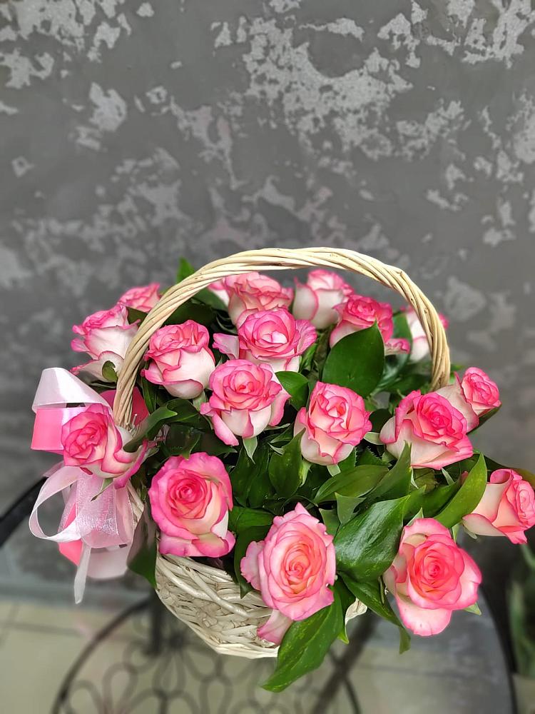 Цветочная композиция из Розы в корзине в Поселке дома отдыха Бекасово