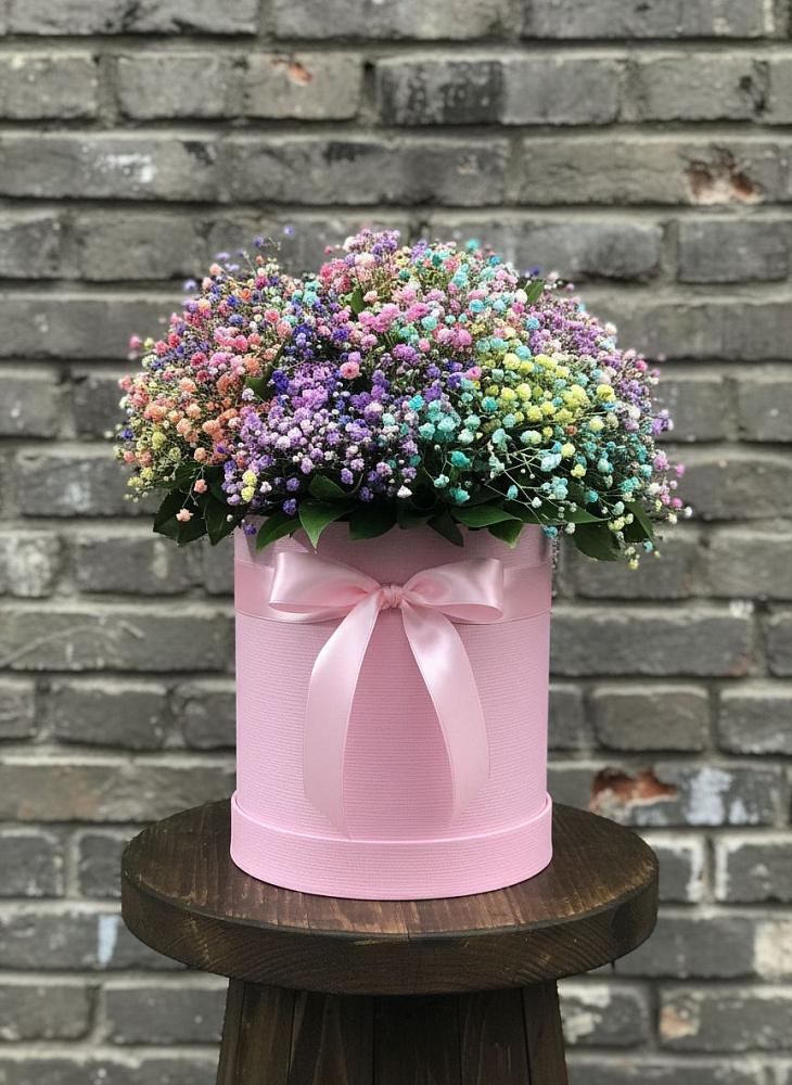 Цветочная композиция из Гипсофила и Розы в шляпной коробке в Поселке дома отдыха Бекасово