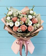 Букет цветов из:  Розы, Альстромерии и Лизиантусы в Поселке дома отдыха Бекасово