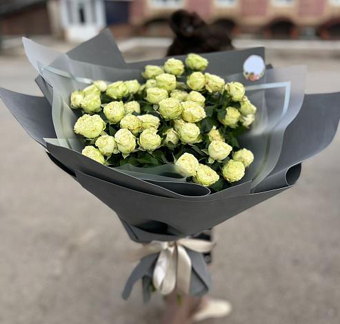 Букет Белые кустовые розы Солинеро в Поселке дома отдыха Бекасово