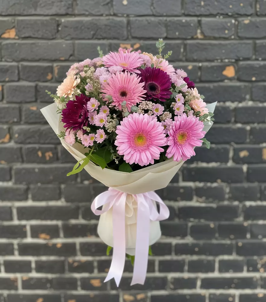 Букет цветов из: Герберы и Хризантемы в Поселке дома отдыха Бекасово