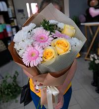 Букет цветов из:  Герберы, Розы и Хризантемы в Поселке дома отдыха Бекасово