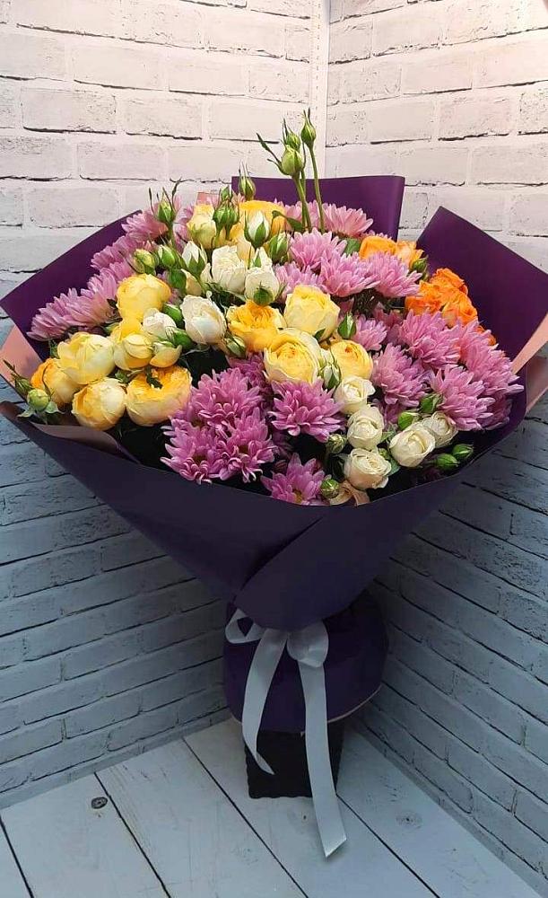 Букет цветов из: Хризантемы и Розы в Поселке дома отдыха Бекасово