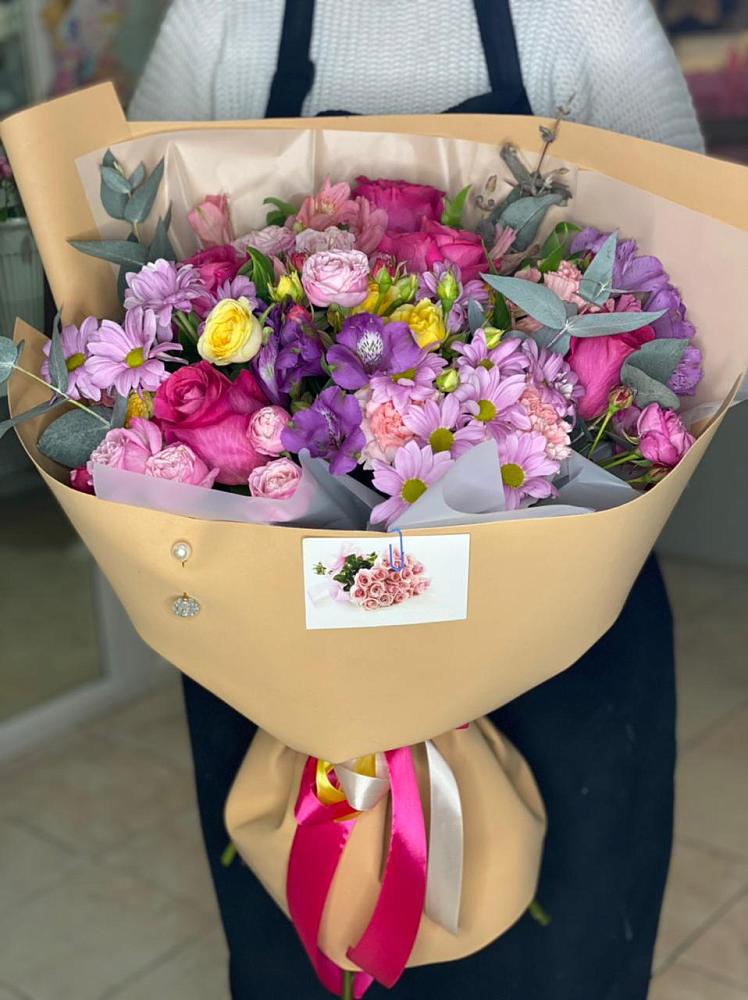 Букет цветов из: Хризантемы, Гвоздики и Альстромерии в Поселке дома отдыха Бекасово