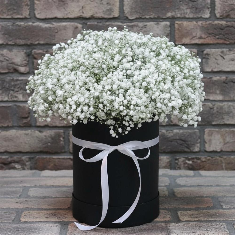 Цветочная композиция из Гипсофила в шляпной коробке в Поселке дома отдыха Бекасово