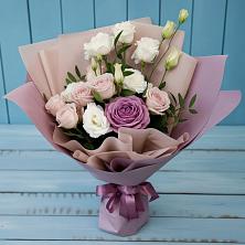 Букет цветов из:  Розы и Лизиантусы в Поселке дома отдыха Бекасово