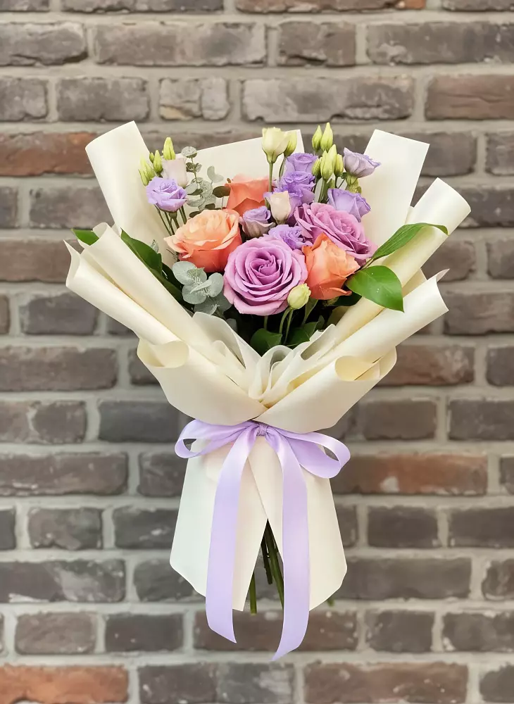 Букет цветов из: Лизиантусы и Розы в Поселке дома отдыха Бекасово