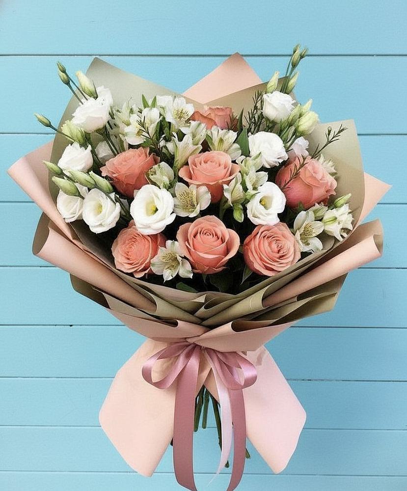 Букет цветов из: Розы, Альстромерии и Лизиантусы в Поселке дома отдыха Бекасово