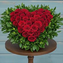 Цветочная композиция из Розы в виде сердца #REPLACE_PRED# Поселке дома отдыха Бекасово