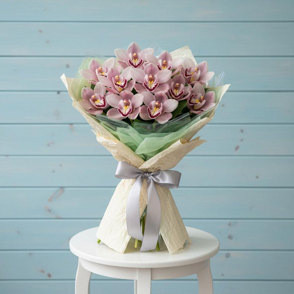 Букет цветов из: Орхидеи и Розы в Поселке дома отдыха Бекасово