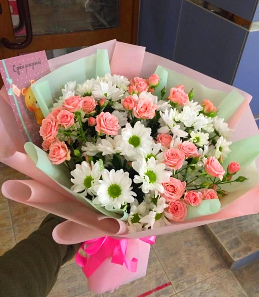 Букет цветов из: Розы и Хризантемы в Поселке дома отдыха Бекасово