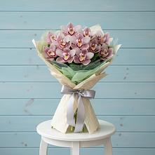 Букет цветов из:  Орхидеи и Розы в Поселке дома отдыха Бекасово