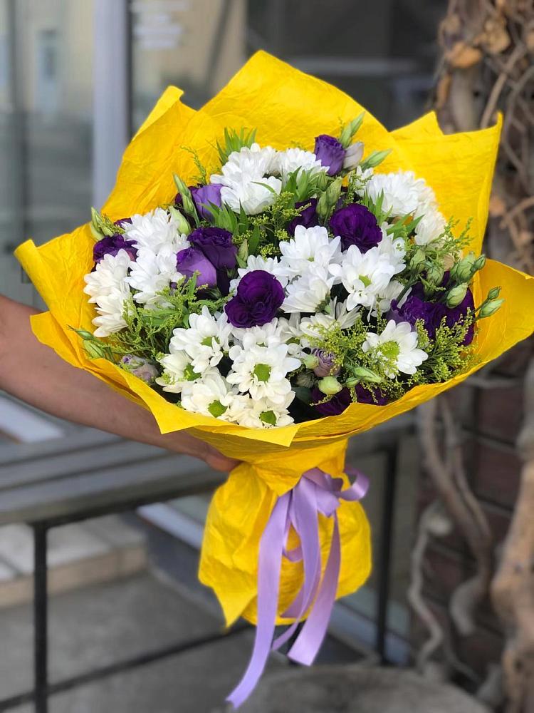 Букет цветов из: Ирисы, Хризантемы и Ромашки в Поселке дома отдыха Бекасово