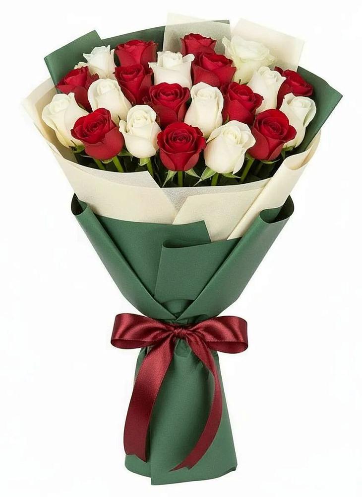 Букет Микс из красных и белых роз в Поселке дома отдыха Бекасово