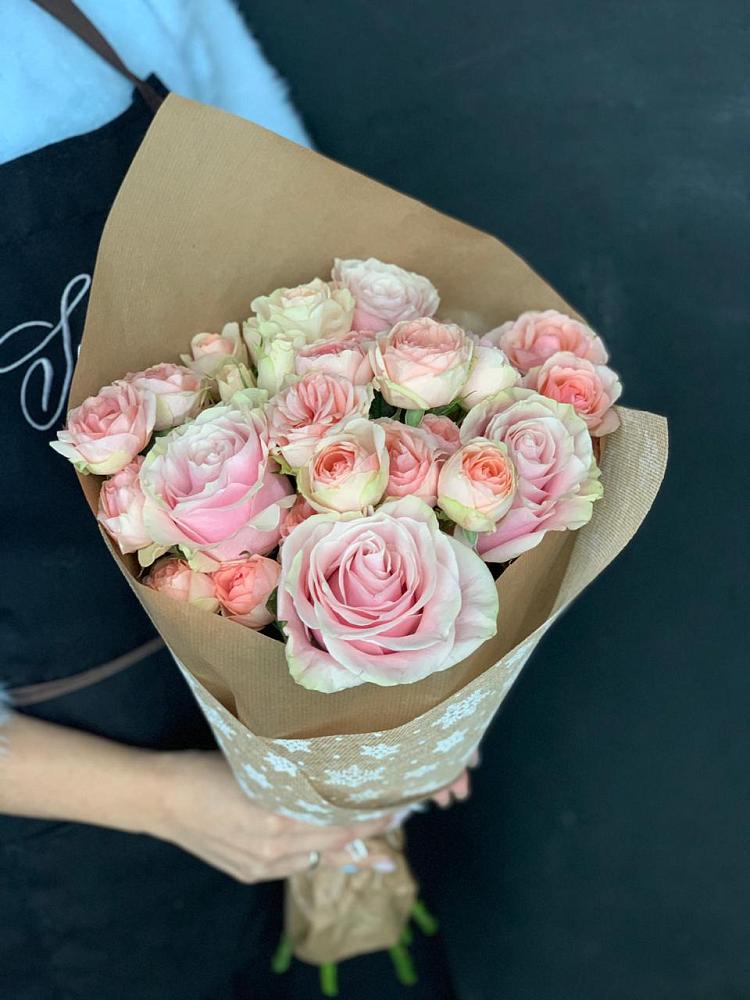 Букет цветов из: Хризантемы и Розы в Поселке дома отдыха Бекасово