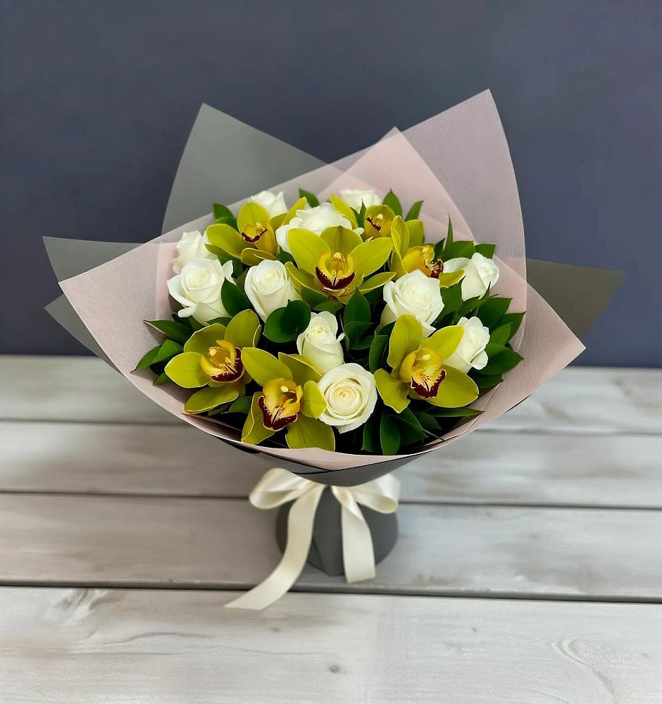 Букет цветов из: Орхидеи и Розы в Поселке дома отдыха Бекасово