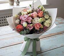 Букет цветов из:  Розы, Лизиантусы и Гвоздики в Поселке дома отдыха Бекасово