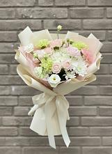 Букет цветов из:  Гвоздики, Розы, Лизиантусы и Хризантемы #REPLACE_PRED# Поселке дома отдыха Бекасово