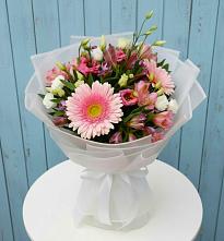 Букет цветов из:  Герберы, Альстромерии и Лизиантусы в Поселке дома отдыха Бекасово