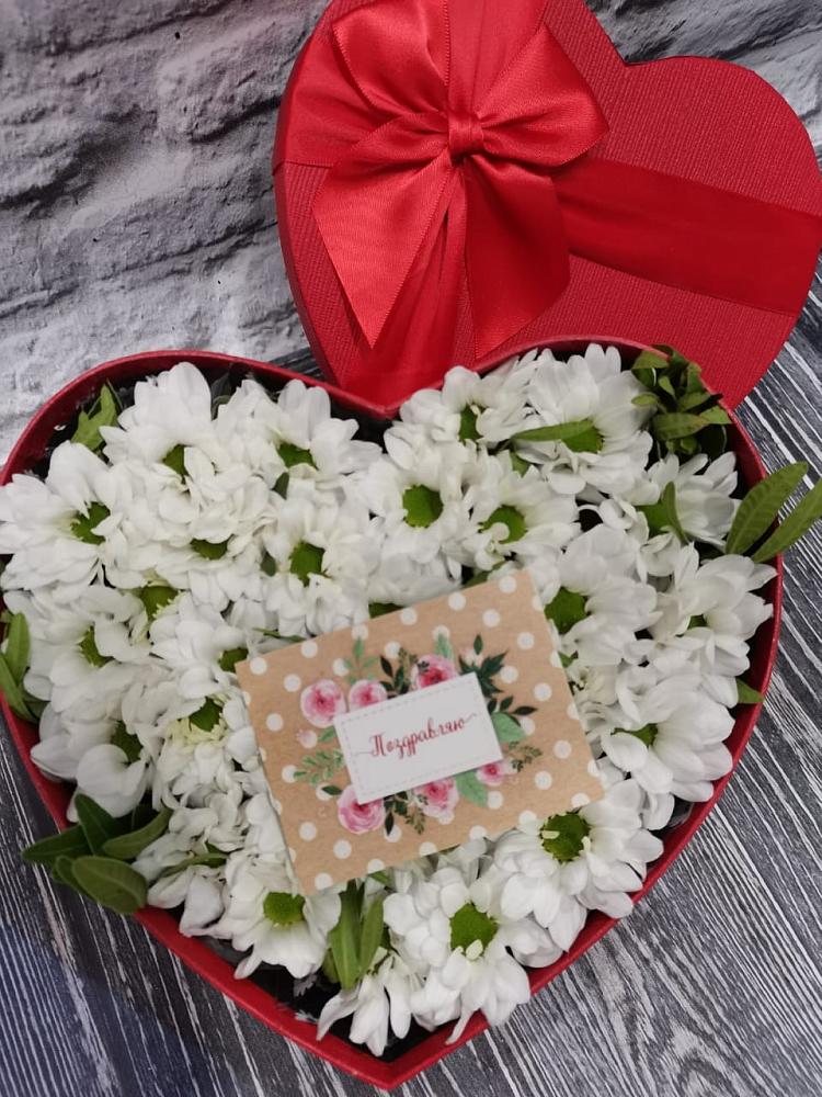 Цветочная композиция из Хризантемы в виде сердца в Поселке дома отдыха Бекасово