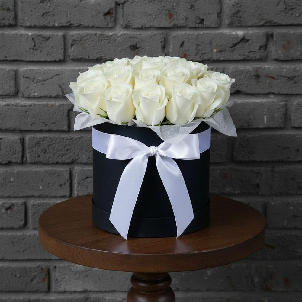 Цветочная композиция из Розы в шляпной коробке в Поселке дома отдыха Бекасово