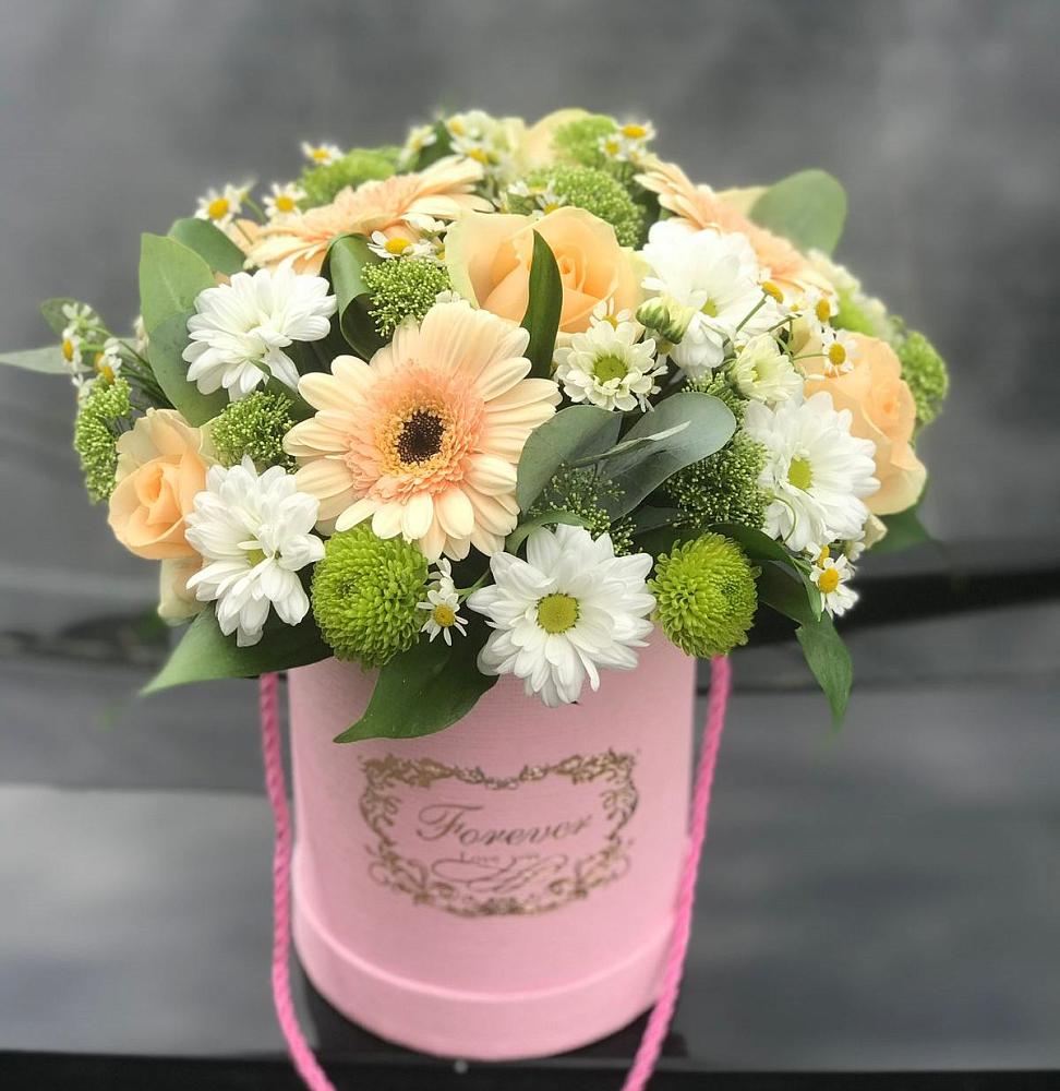 Цветочная композиция из Розы, Герберы и Хризантемы в шляпной коробке в Поселке дома отдыха Бекасово