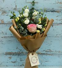 Букет цветов из:  Розы и Лизиантусы в Поселке дома отдыха Бекасово