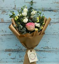 Букет цветов из:  Розы и Лизиантусы в Поселке дома отдыха Бекасово