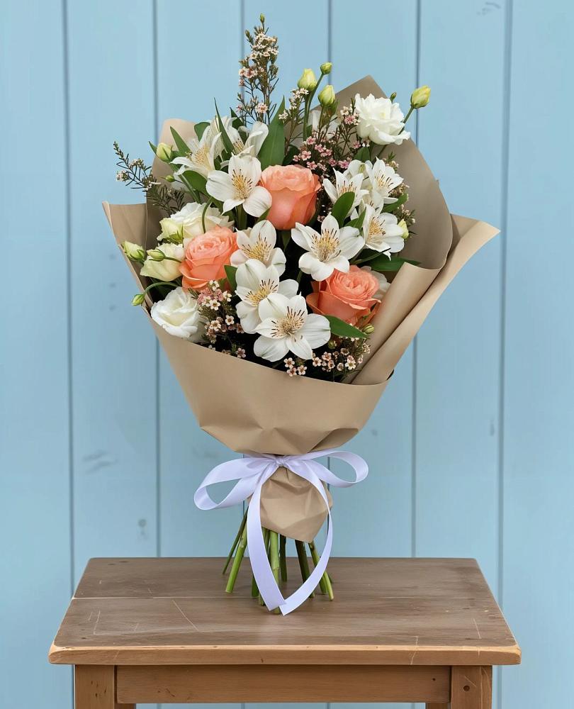 Букет цветов из: Альстромерии, Лизиантусы, Розы и Хризантемы в Поселке дома отдыха Бекасово