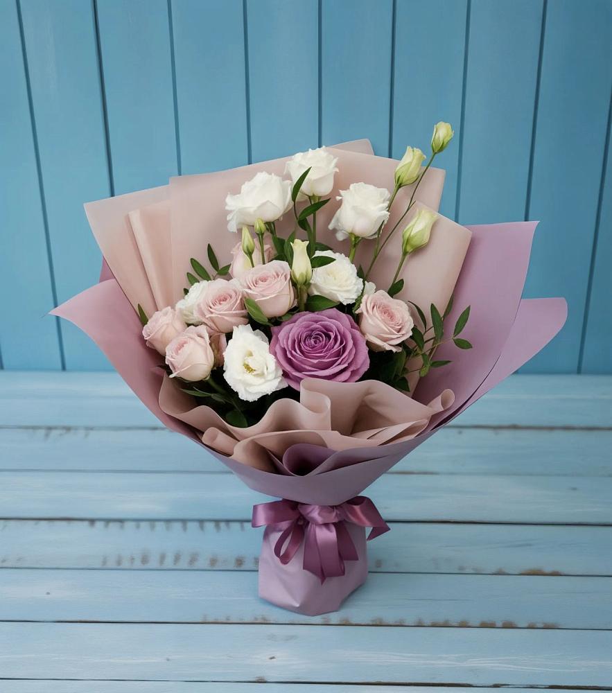 Букет цветов из: Розы и Лизиантусы в Поселке дома отдыха Бекасово